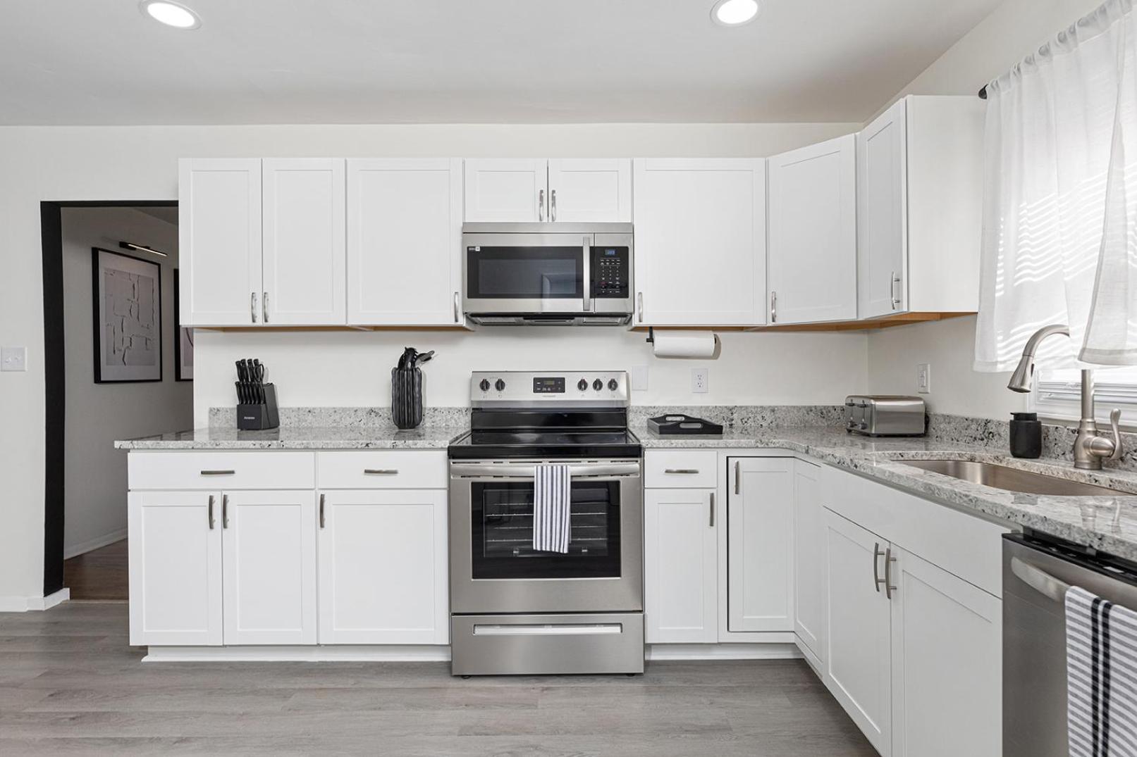Holiday home Lux Deco King Beds Near Uptown & Breweries *