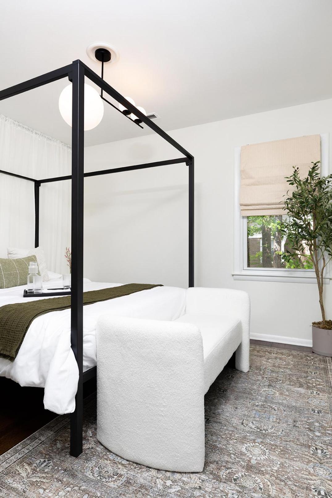 Lux Deco King Beds Near Uptown & Breweries *